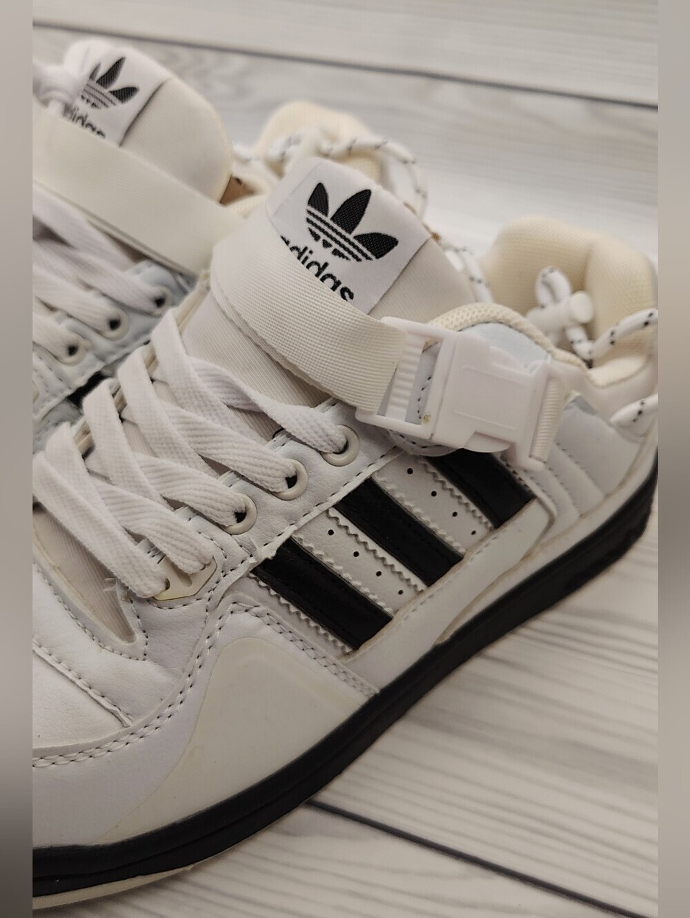 Adidas White & Black High-Top Retro Sneake Size 8.5 Men's - Picture 9 of 16
